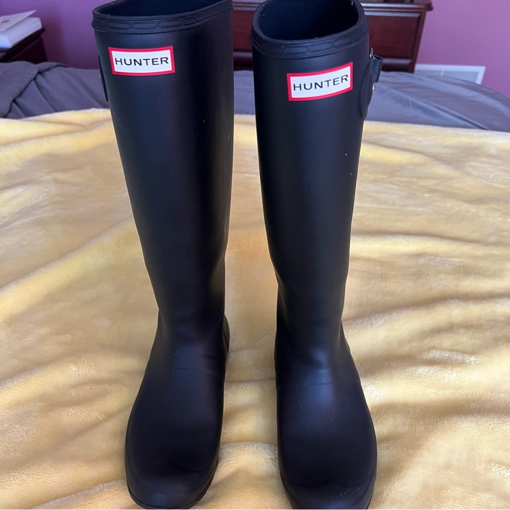 Black size 8 hunter boots